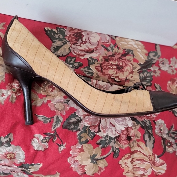 ST JOHN Tan Suede Brown Leather Bow Pumps made in Italy - Picture 5 of 9
